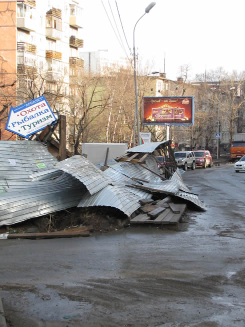 ЧП на «замороженной» стройке в центре Владивостока