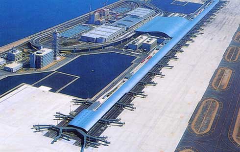 Аэропорт Кансай в Тихомо океане