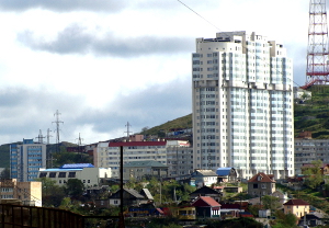 Завершается строительство жилого дома по улице Грибоедова во Владивостоке