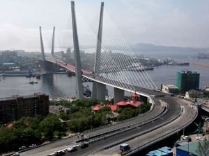 Мост через бухту Золотой рог открыт во Владивостоке