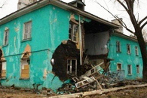 В Спасске-Дальнем на улице Олега Кошевого рухнула стена дома 